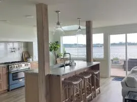 Beachfront Luxury with 4BR and Views