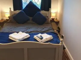 Home in Glusburn with hot tub and three cats