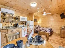 ‘Hudson’s Hideaway Cabin’ on Creek in Beattyville!