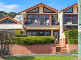 'Marina Bay View' By HolidayCo