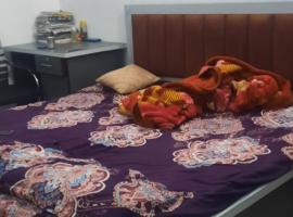 Devaa Homestay，位于Mau的酒店