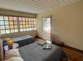 Beautiful fully equipped hostel in a quiet area 5 blocks from Calderon Park