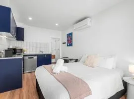 Middle Of Town With Parking!