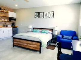 Charming studio in fabulous University Pines