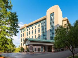 Embassy Suites by Hilton at Hot Springs Convention Center，位于温泉城的宠物友好酒店