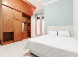 Elza House near Kalimalang RedPartner，位于Cikunir Satu的酒店
