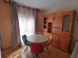 Apartamento para 6 personas en Barbastro，位于巴尔巴斯特罗的酒店