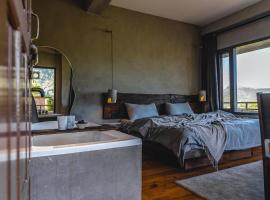 Ecstacy bathtub rooms and cafe - Homestay in mukteshwar，位于穆克缇斯瓦的酒店