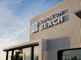 卡尔顿海滩，位于斯海弗宁恩的酒店