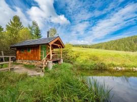 Minikemp na Palčovce - minipokoje a spaní v obytných autech，位于Huty的酒店