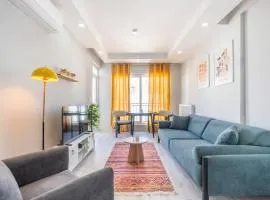Spacious 2BR Flat Near Old Town & Mall