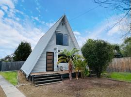 Coastal A-Frame Hideaway，位于Hastings的酒店