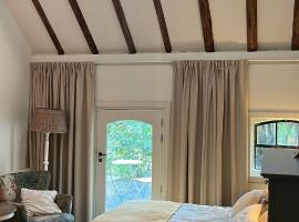 Logeerkamer Water op Buitenplaats de Burgwal，位于雷斯登的酒店