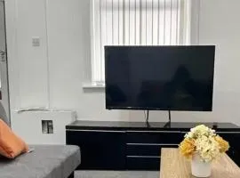 2-Bed - Sleeps 6 - Free Parking