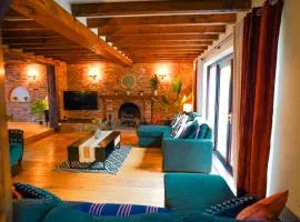 5BR Cambridge Crown Residence - Parking Included
