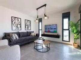 O&O Group - Luxury APT/3 BR/New Tower/Parking