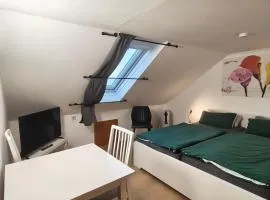 Deisterferien FeWo Hygge unterm Dach, 3 Personen, Balkon, Nur Netflix, WLAN, A2 Nähe