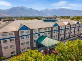 米德瓦利水晶套房酒店 