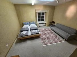 Privat Zimmer, Privat WC, Shared Dusche in Altstadt Chur, Saturn