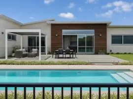 Relax Enjoy the Pool Tamahere House