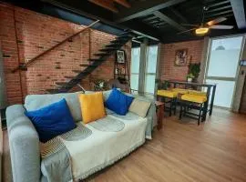Brick Box Loft con Balcon