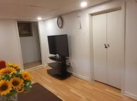 75 inch high mud house with separate entrance and exit, one bedroom, one living room, private bathroom, there is a cute cat, a few minutes walk to many restaurants, 8 minutes drive to the big waterfall