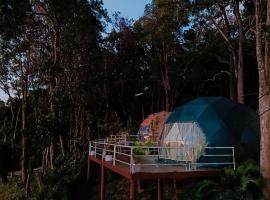 NATUR - Krabi Campsite Glamping & Camping，位于甲米镇的酒店