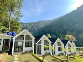 ULYAKABIN Glamping Tawangmangu Private Pool Air Hangat No BBQ，位于塔旺曼谷的酒店