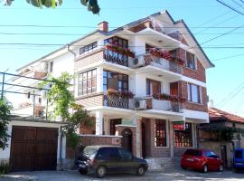 Family hotel Rose，位于帕维尔巴尼亚的酒店