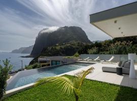 Villa Guindaste I by An Island Apart，位于Faial的酒店