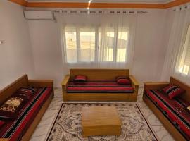 Dartoumana Ogla Zarzis Bient Elrais，位于杰尔吉斯的带停车场的酒店