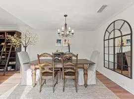 North Dallas Retreat - 3 BR - Spacious Backyard