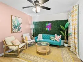 Stylish Retreat min to UF Pets Welcome!