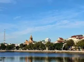 Tiny house, traditional, friendly neighbour, center, sunset lake view
