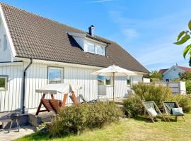Light-filled and spacious villa on Vrångö Island，位于Vrångö的酒店