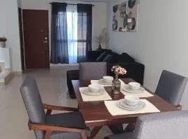 Casa de 2 plantas, confort y ubicación estratégica