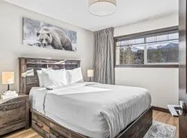 Bears Den 2BR Getaway with Hot Tub, BBQ Near DT