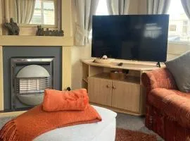 2 Bedroom Caravan - Sleeps 6 - Parking Seaside