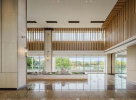 上海佘山世茂艾美酒店，位于松江的酒店