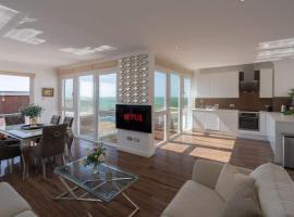 On The Beach Penthouse with Sea View - 3 bedrooms - Roof Terrace - Spa, Sauna, Gym and Pool - Sleeps 6，位于布莱顿霍夫的酒店
