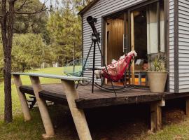 Tiny Cozy Cabin las moras，位于San Mateo R&iacute;o Hondo的露营地