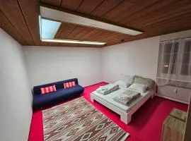 Privatzimmer -Jupiter- mit gemeinsamer Küche und Bad in der Altstadt Chur