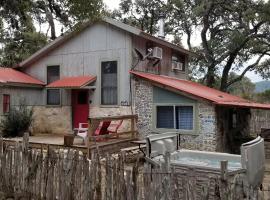 Hideaway Cabin cabin，位于Utopia的酒店