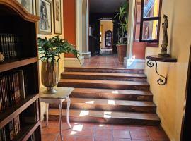 Hotel Art Gallery Casona de los Milagros，位于科利马的酒店