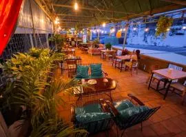 Social Backpacker Hostel & Rooftop Bar