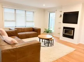 Modern elegance Woburn 3 bedroom Retreat