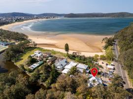 Umina Beachside Getaway - Hot Tub - 5 Bedrooms，位于尤米纳的宠物友好酒店