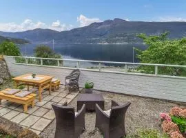 Awesome Home In Eidfjord With House Sea View