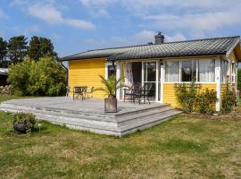 3 Bedroom Awesome Home In Sölvesborg，位于Hällevik的酒店
