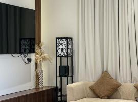 استراحة جبال مصفوت，位于Sinādil的带停车场的酒店